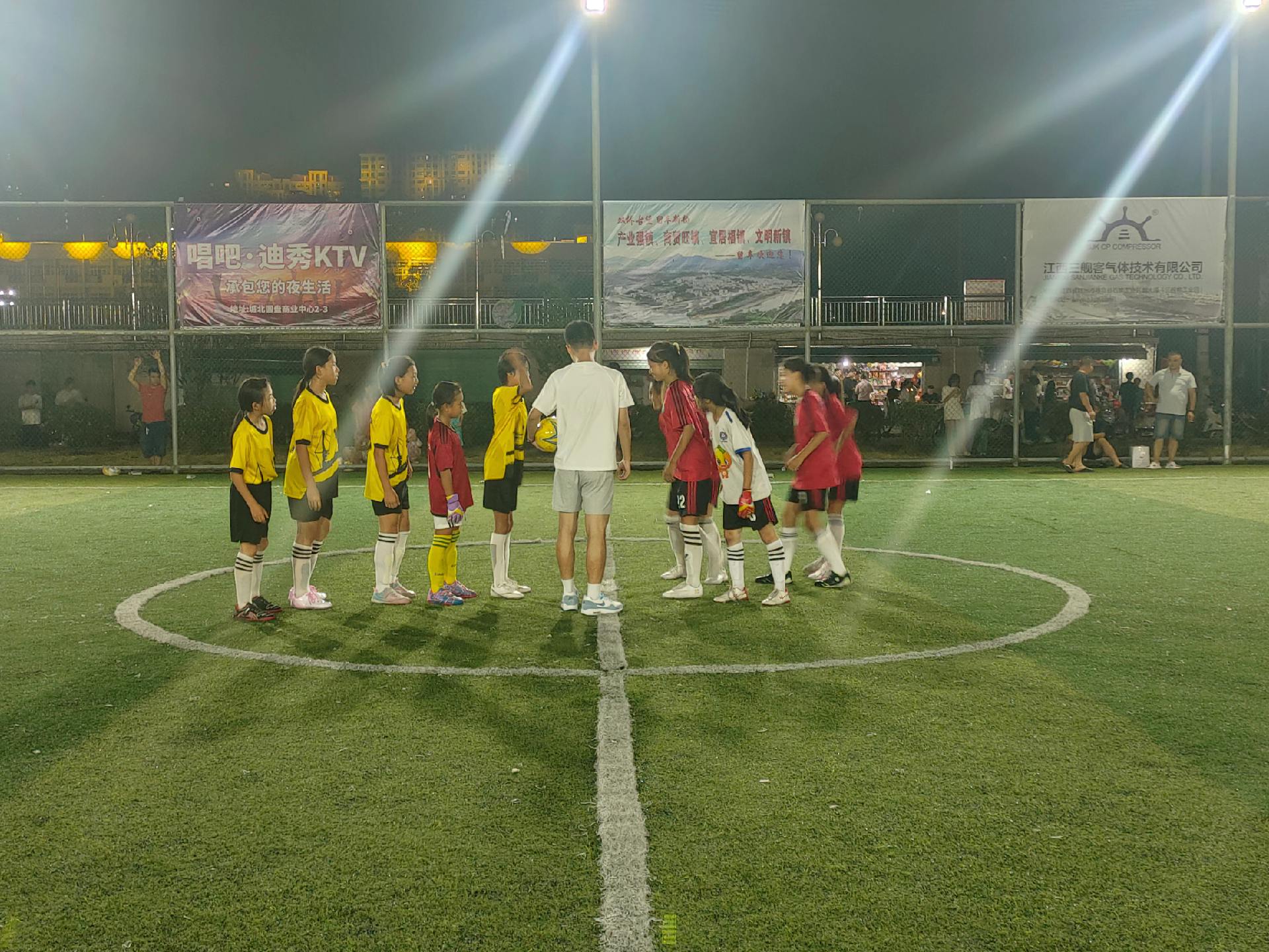 包含足球比赛中面对困难，球员们展现顽强的意志的词条